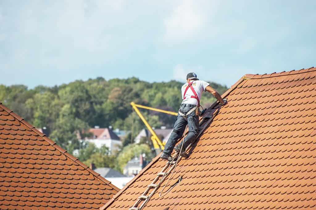 Situations When you Need a Roofing Specialist